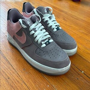 Nike Men’s Pink and Purple Sneakers